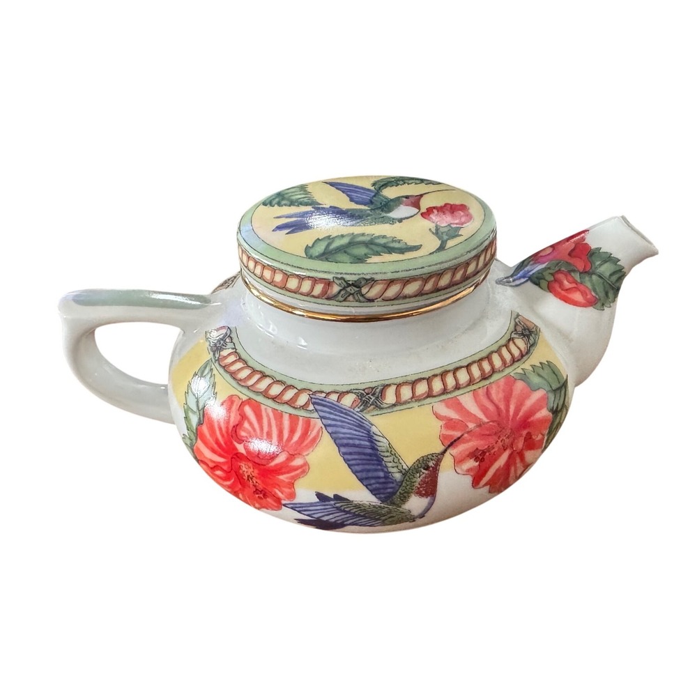 Andrea by Sadek Hummingbird Teapot Siddhia Hutchinson Porcelain‎ Japan 
Retired